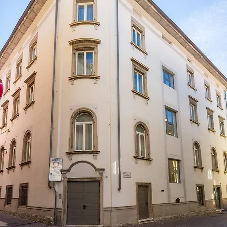 Di Garda Наго